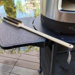 Fa kefe a Solo Stove pizzasütőhöz