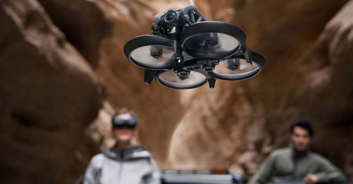 Vezérelje a DJI Avata Fly Smart Combo drónt, ahogyan csak akarja