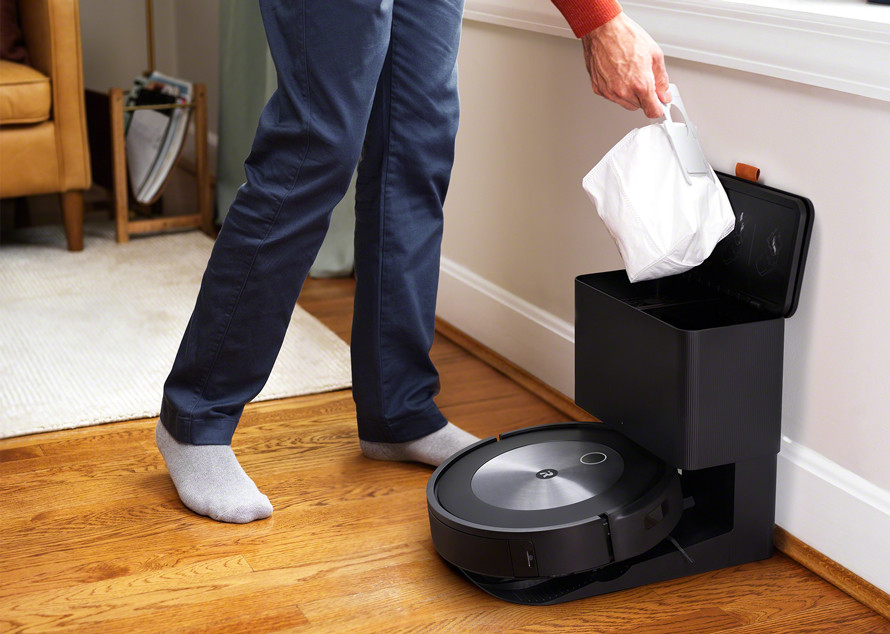 A gyűjtőtartály automatikus ürítése a Clean Base állomáson