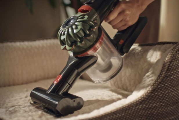 Kézi vagy állóporszívó változat? A Dyson V8 Cyclone mindkettőt lehetővé teszi.