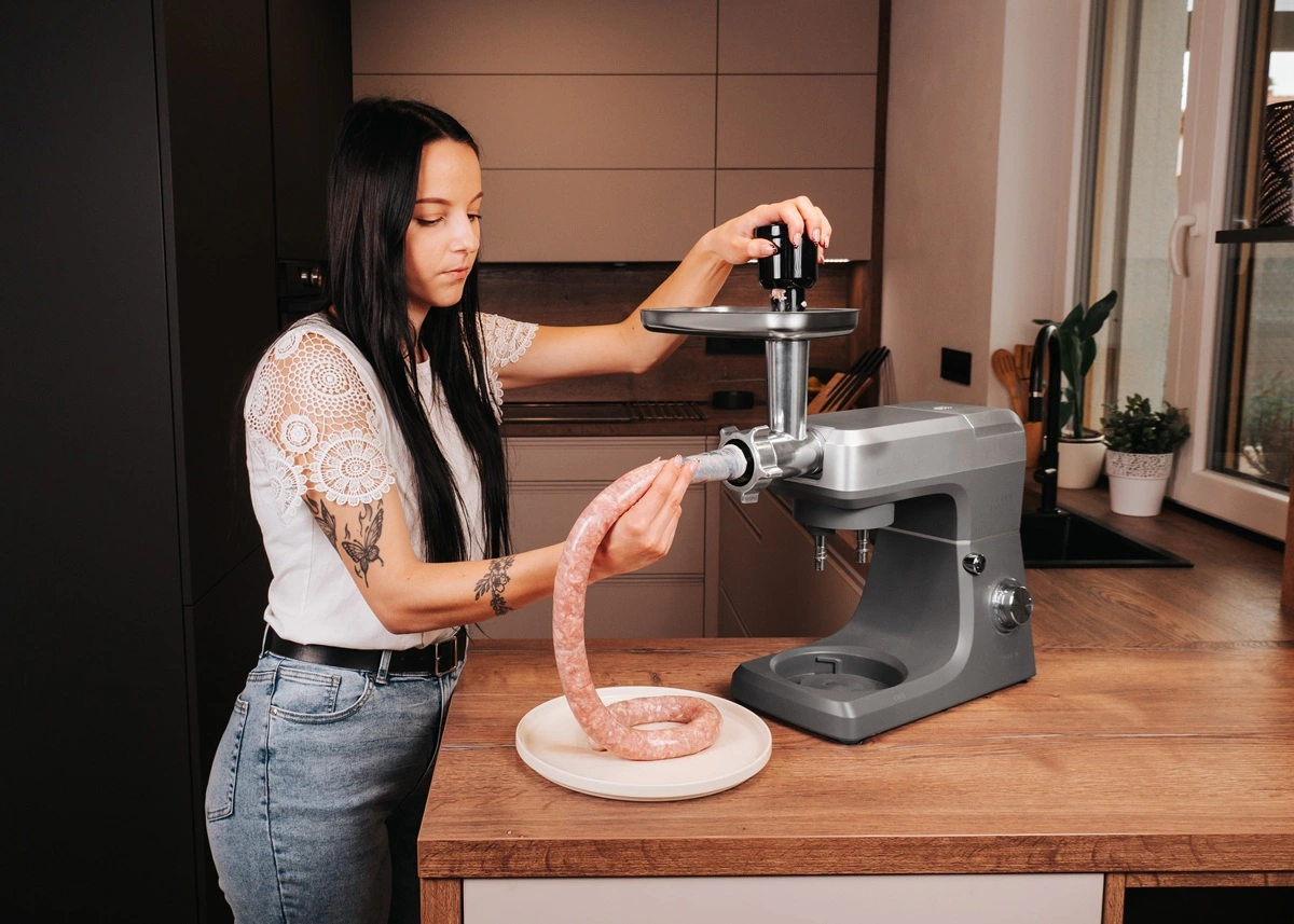 Húsdaráló tartozékkal házi kolbászokhoz, hurkákhoz és húsgombócokhoz