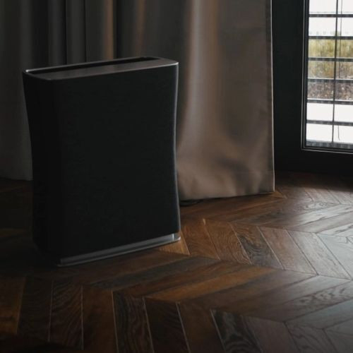 Éjszaka dolgozik, de nem zavarja a munkáját.